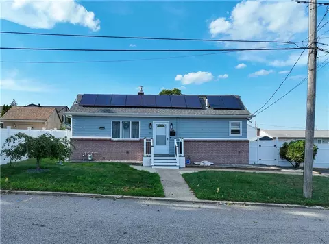 211 Toledo Ave, Pawtucket, RI 02860