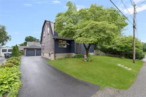 11 Coombs St, Rumford, RI 02916