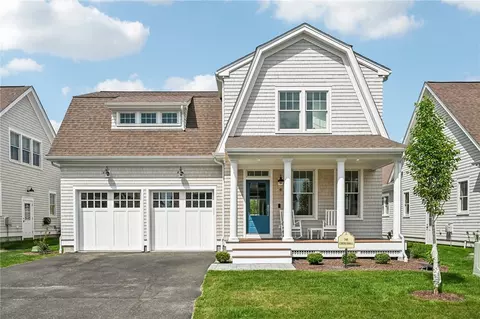 9 Lookout Ln, Portsmouth, RI 02871