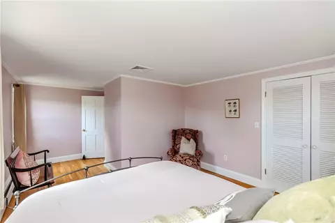 Bedroom - 10 Circle Dr, Middletown, RI 02842 photo 11 of 11
