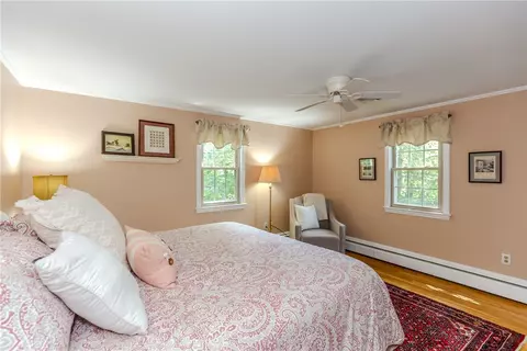 Bedroom - 10 Circle Dr, Middletown, RI 02842 photo 5 of 11