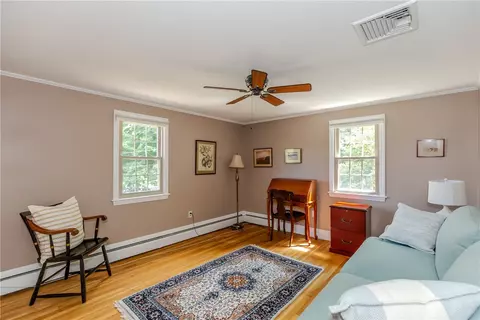 Bedroom - 10 Circle Dr, Middletown, RI 02842 photo 1 of 11