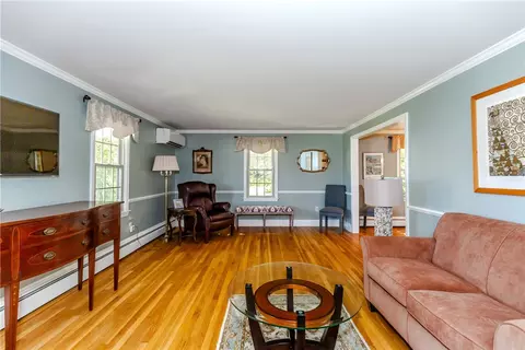 Living - 10 Circle Dr, Middletown, RI 02842 photo 2 of 6