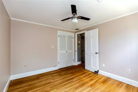 Bedroom - 10 Circle Dr, Middletown, RI 02842 photo 2 of 11