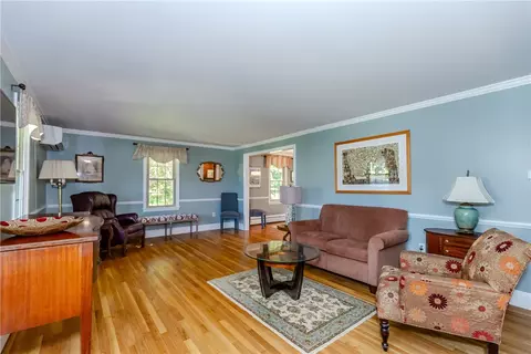 Living - 10 Circle Dr, Middletown, RI 02842 photo 1 of 6