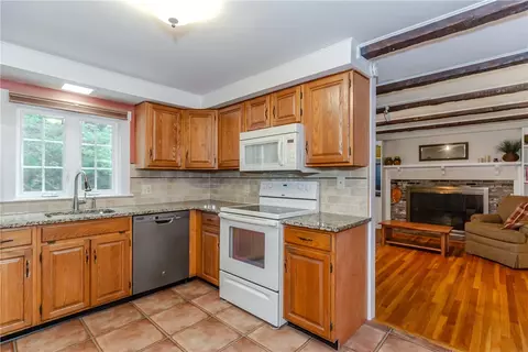 Kitchen - 10 Circle Dr, Middletown, RI 02842 photo 2 of 3