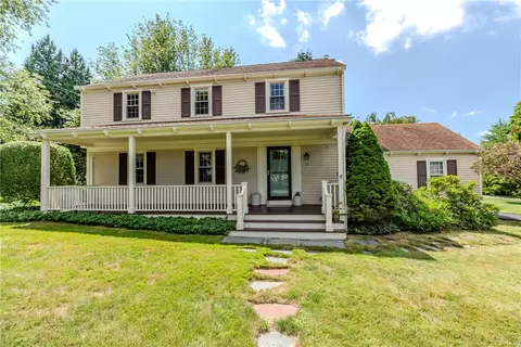 Exterior - 10 Circle Dr, Middletown, RI 02842 photo 2 of 10