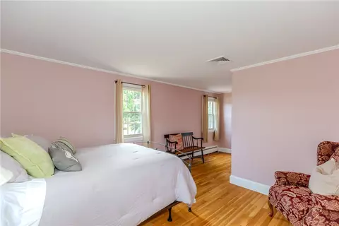 Bedroom - 10 Circle Dr, Middletown, RI 02842 photo 10 of 11