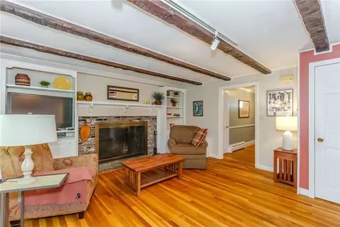 Living - 10 Circle Dr, Middletown, RI 02842 photo 5 of 6