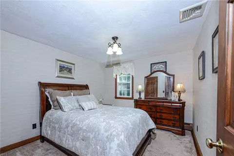 Bedroom - 132 Sheffield Hill Rd, Exeter, RI 02822 photo 4 of 5