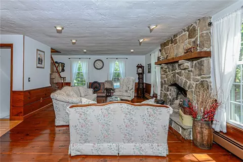 Living - 132 Sheffield Hill Rd, Exeter, RI 02822 photo 3 of 4
