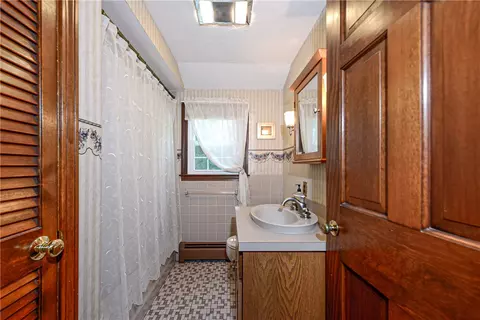 Bath - 132 Sheffield Hill Rd, Exeter, RI 02822 photo 1 of 1