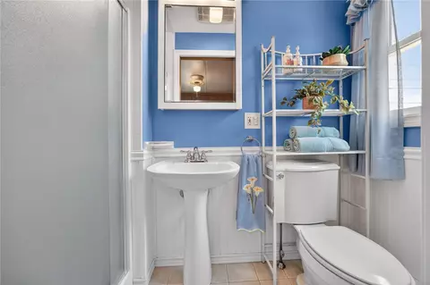 Bath - 6 Arbeth Ave, Narragansett, RI 02882 photo 2 of 3