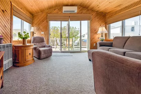 Living - 6 Arbeth Ave, Narragansett, RI 02882 photo 2 of 4