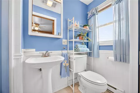 Bath - 6 Arbeth Ave, Narragansett, RI 02882 photo 1 of 3
