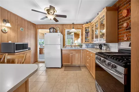 Kitchen - 6 Arbeth Ave, Narragansett, RI 02882 photo 1 of 3