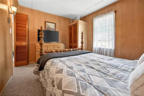 Bedroom - 6 Arbeth Ave, Narragansett, RI 02882 photo 2 of 5