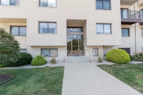 196 Old River Rd #5B EAST, Lincoln, RI 02865