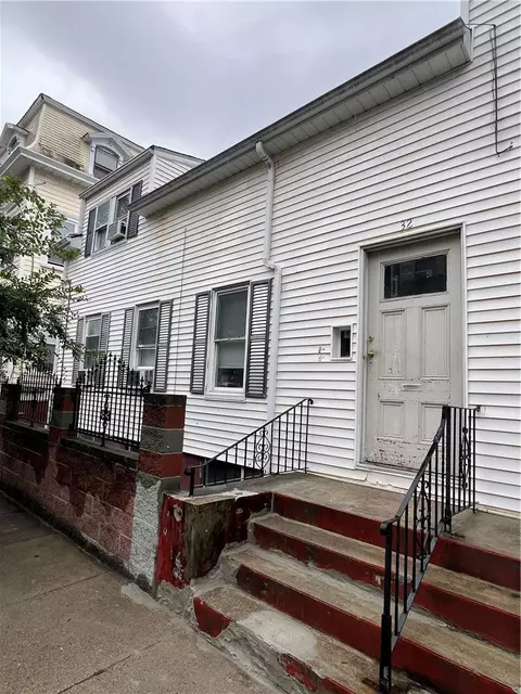 32 Almy St, Providence, RI 02909
