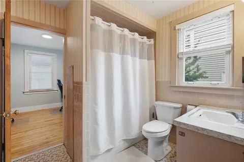 Bath - 16 Beechcrest St, Warwick, RI 02888 photo 1 of 2