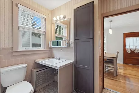 Bath - 16 Beechcrest St, Warwick, RI 02888 photo 2 of 2