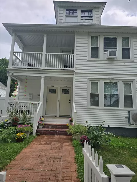 117 Ophelia St, Providence, RI 02909