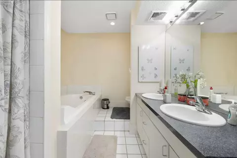 Bath - 576 Fairmount St, Woonsocket, RI 02895 photo 6 of 7