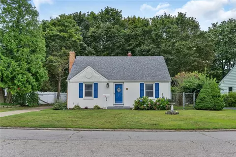64 King Phillip Dr, North Kingstown, RI 02852