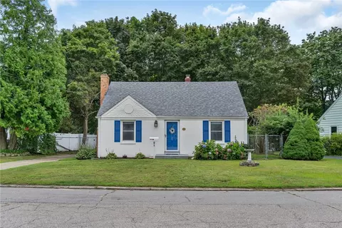 64 King Phillip Dr, North Kingstown, RI 02852