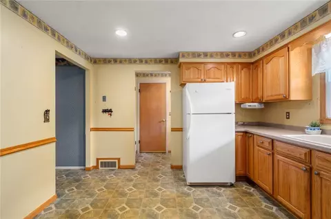 Kitchen - 63 Pine Crest Dr, Woonsocket, RI 02895 photo 4 of 5