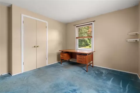 Bedroom - 63 Pine Crest Dr, Woonsocket, RI 02895 photo 5 of 6