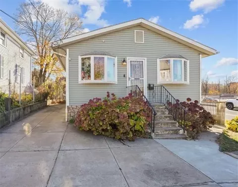 216 Wendell St, Providence, RI 02909