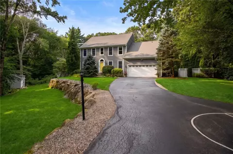 205 Holly Hills Ln, Saunderstown, RI 02874