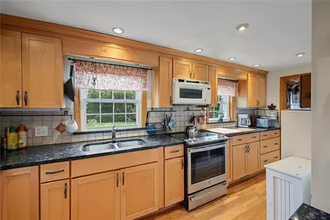 Kitchen - 37 Nelson Rd, Cranston, RI 02921 photo 4 of 5