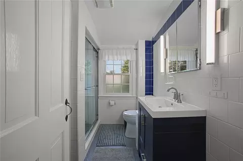 Bath - 37 Nelson Rd, Cranston, RI 02921 photo 1 of 2