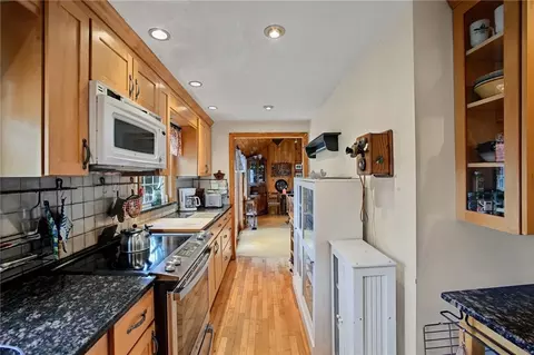 Kitchen - 37 Nelson Rd, Cranston, RI 02921 photo 5 of 5