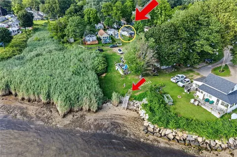 29 E Andrew Comstock Rd, Warwick, RI 02886 photo 2