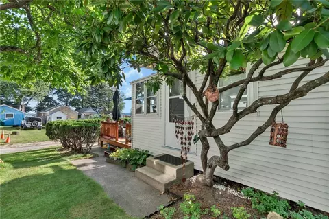29 E Andrew Comstock Rd, Warwick, RI 02886 photo 3