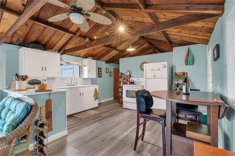 29 E Andrew Comstock Rd, Warwick, RI 02886 photo 9