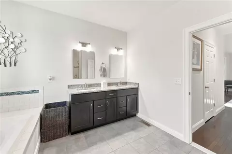 Entry Way - 919 Ten Rod Rd, Exeter, RI 02822 photo 2 of 5