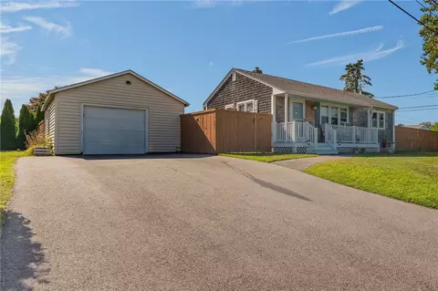 7 Thurston Ave, Portsmouth, RI 02871