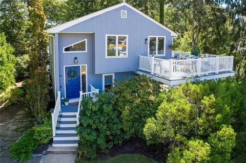 85 N River Dr, Narragansett, RI 02882