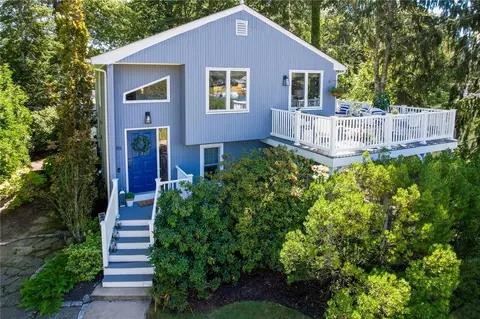 85 N River Dr, Narragansett, RI 02882