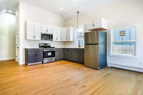 112 Hendrick St, Providence, RI 02908