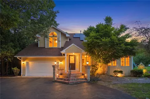 10 Di Fazio Dr, Johnston, RI 02919