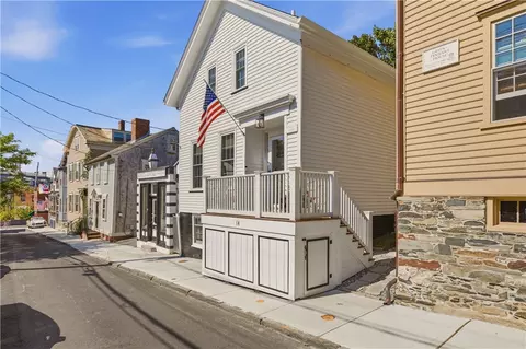 14 Barney St, Newport, RI 02840