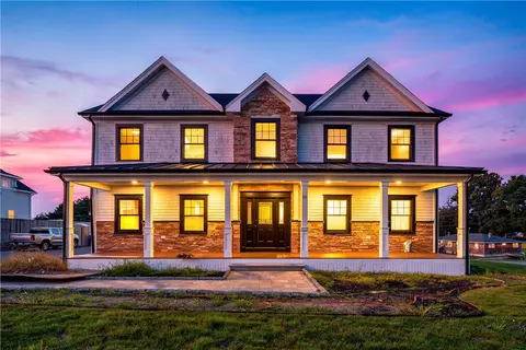 95 W Main Rd, Portsmouth, RI 02871