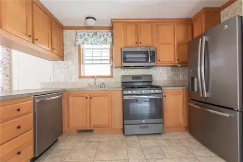 Kitchen - 979 Toll Gate Rd, Warwick, RI 02886 photo 2 of 2