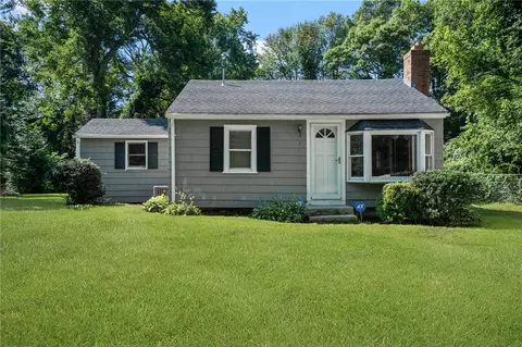 7 Cantone Rd, Narragansett, RI 02882