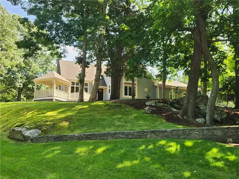 242 Church Pond Dr, Tiverton, RI 02878